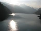 večerni pogled na jezero Sauris